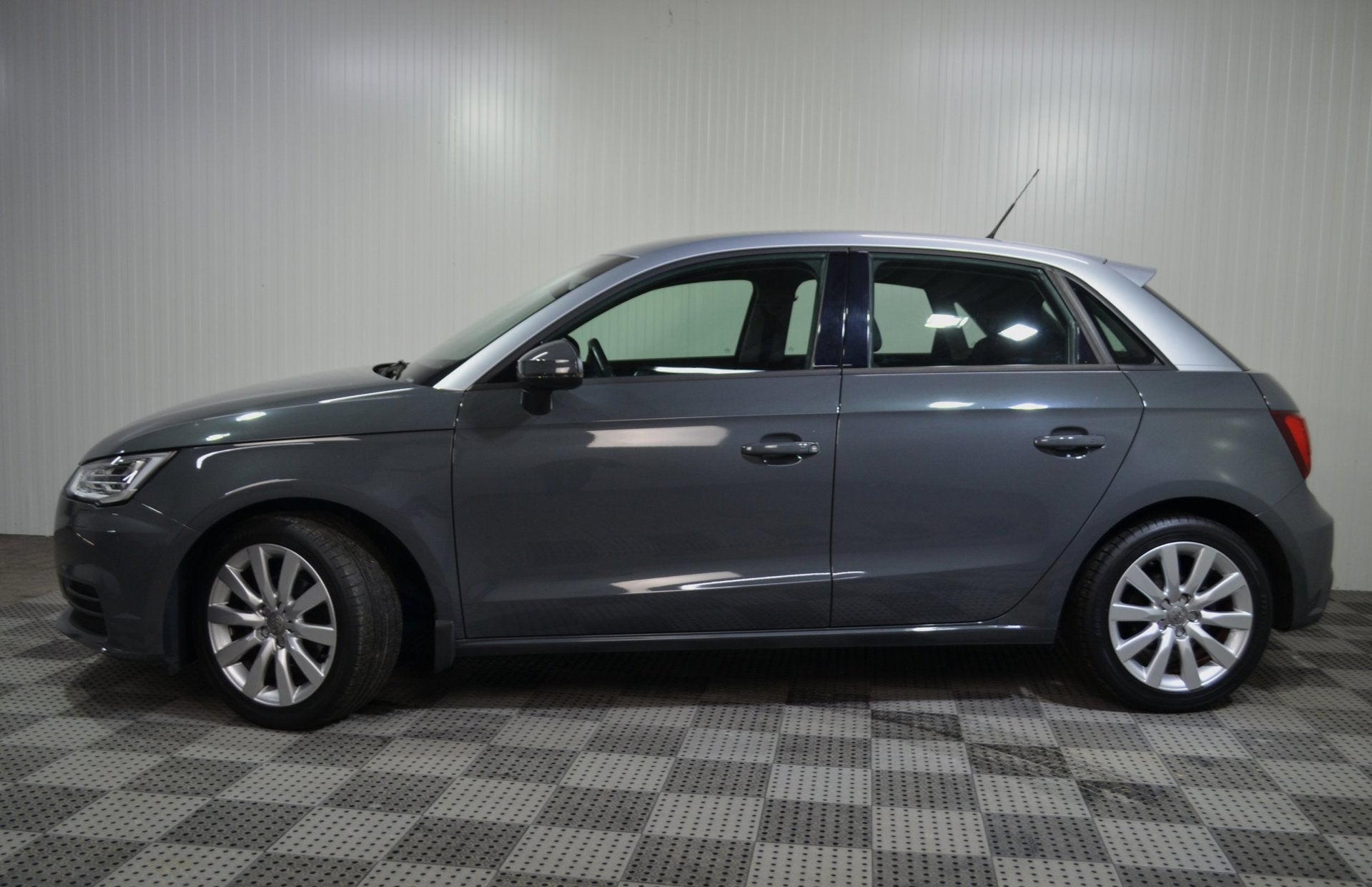 Audi A1 Sportback 1.0 TFSI Sport Pro Line / Trekhaak / Stoel, Voorwielaandrijving, 95 pk, 4 stoelen, Benzine