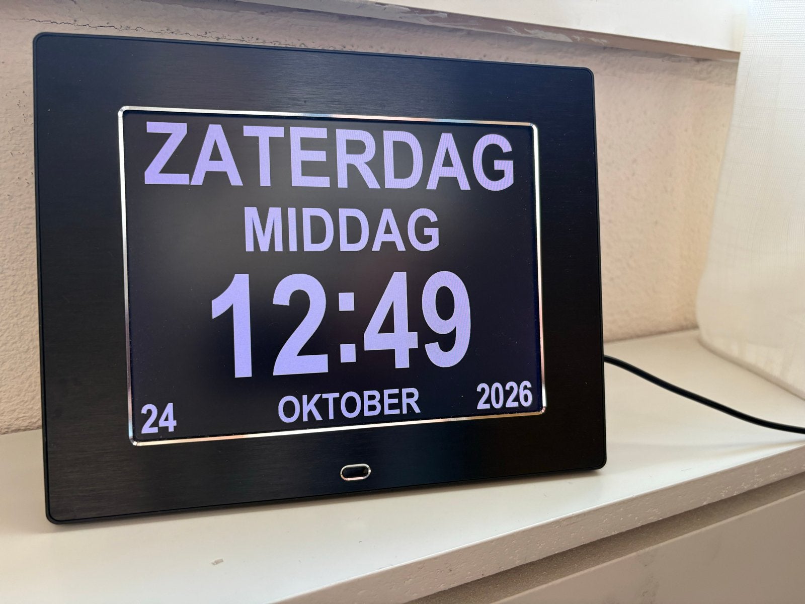 Digitale kalenderklok met dag- en tijdweergave, Ophalen, Zo goed als nieuw, Tafelklok, Digitaal