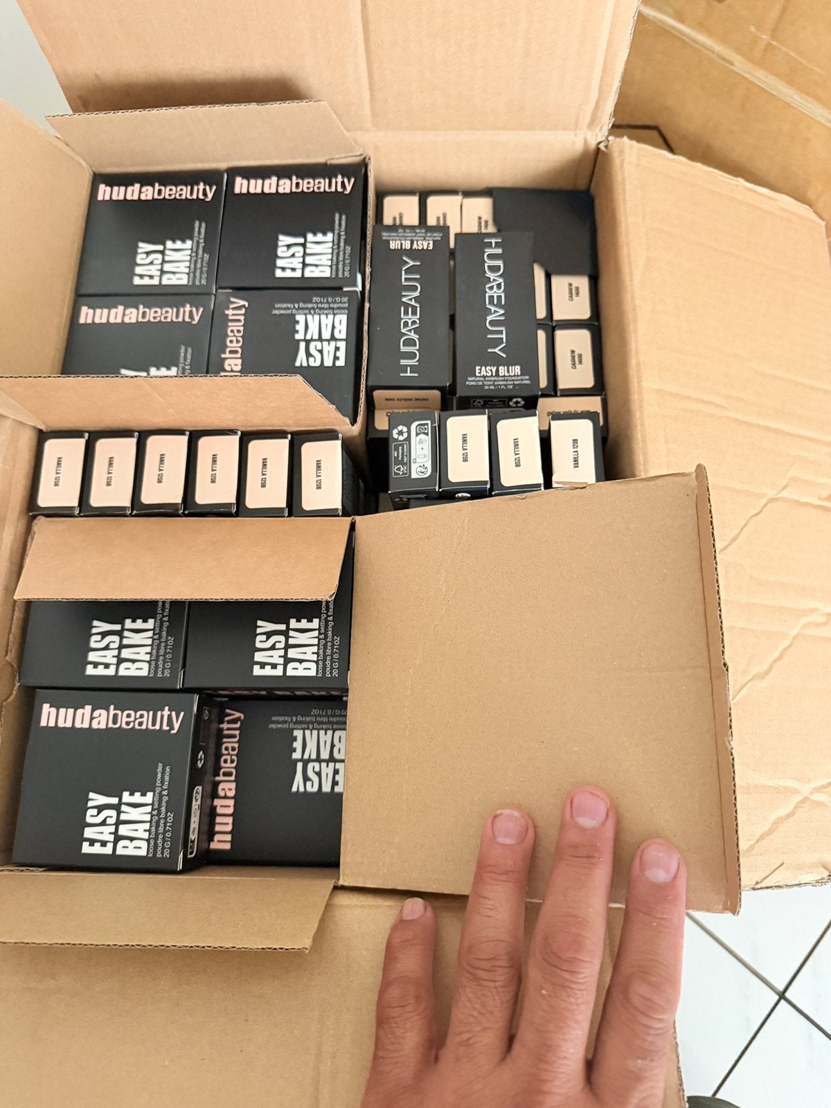 Partij HUDA BEAUTY producten mack up gezichtverzorging, Overige kleuren, Gehele gezicht, Nieuw, Ophalen of Verzenden