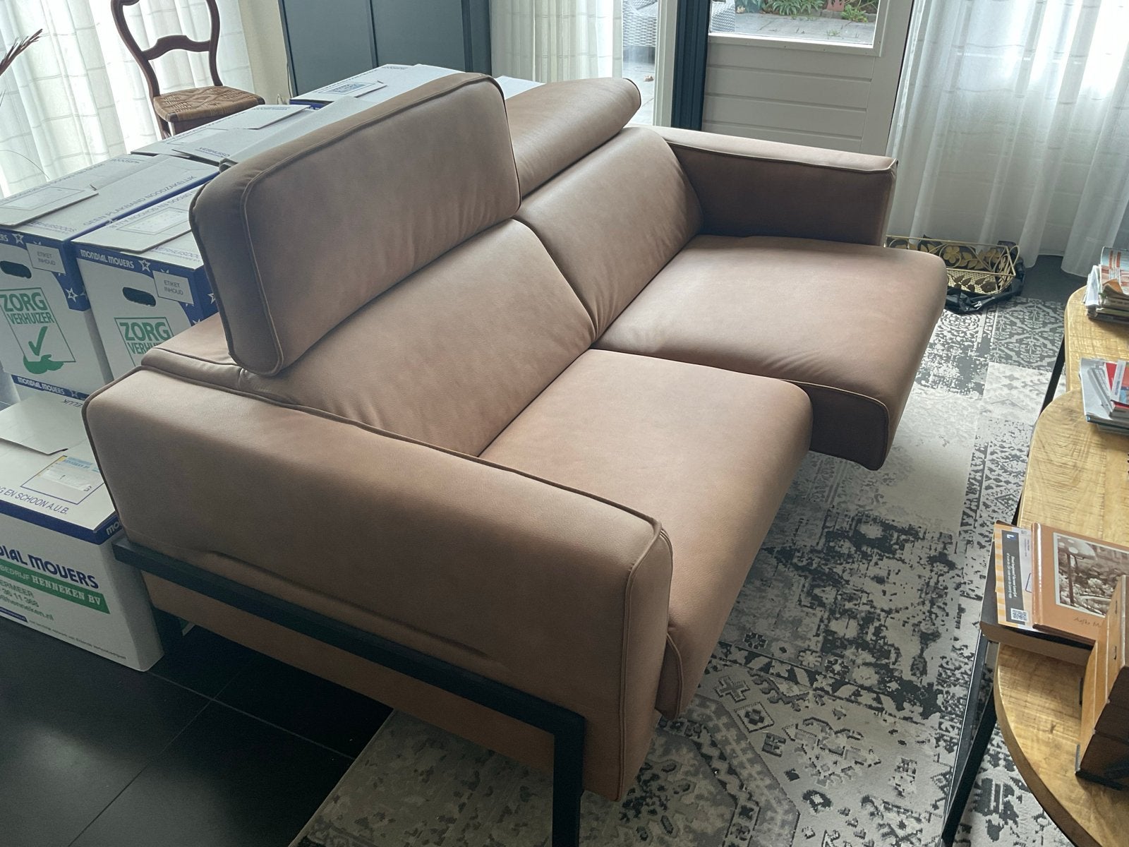 Comfortabele 2-zitsbank met verstelbare hoofdsteunen, Huis en Inrichting, Banken | Bankstellen, Ophalen, Kunststof, 150 tot 200 cm