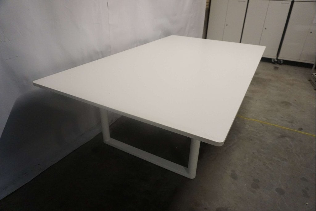 Grote vitra vergadertafel tafel | 240x140, Zakelijke goederen, Kantoor en Winkelinrichting | Kantoormeubilair en Inrichting, Niet ingevuld