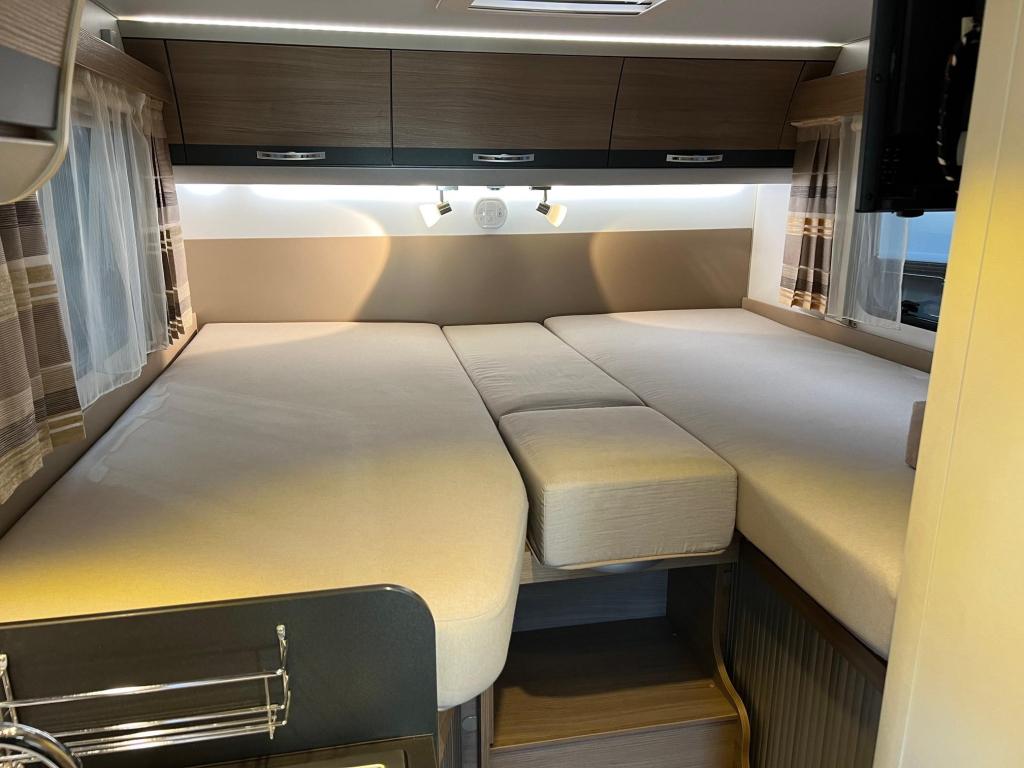 Adria Compact Axess SL Lengtebedden, TV, 1e eigenaar, Koelkast, Standaard zit, Ringverwarming, Tot en met 2