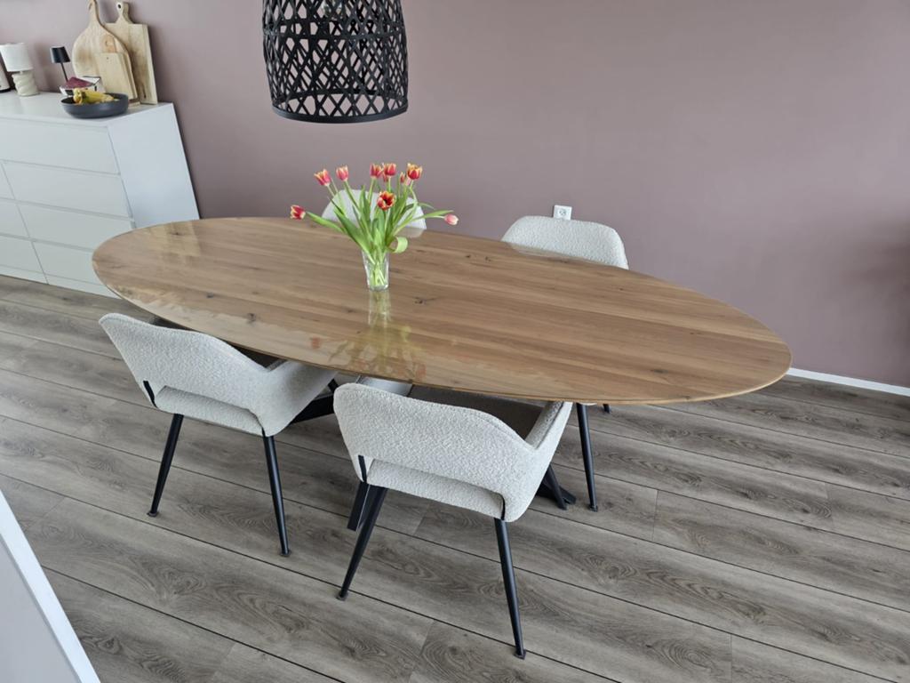 Eetkamertafel Merlijn eiken 240 cm met kruispoot, 200 cm of meer, Industrieel, Modern, Zo goed als nieuw, Vijf personen of meer