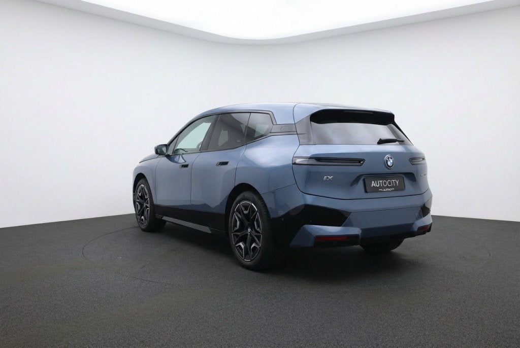 BMW iX iX 40 xDrive M Sport Pano l HUD l 360 Camera l HK l, Automaat, 0 cilinders, Gebruikt, Zwart