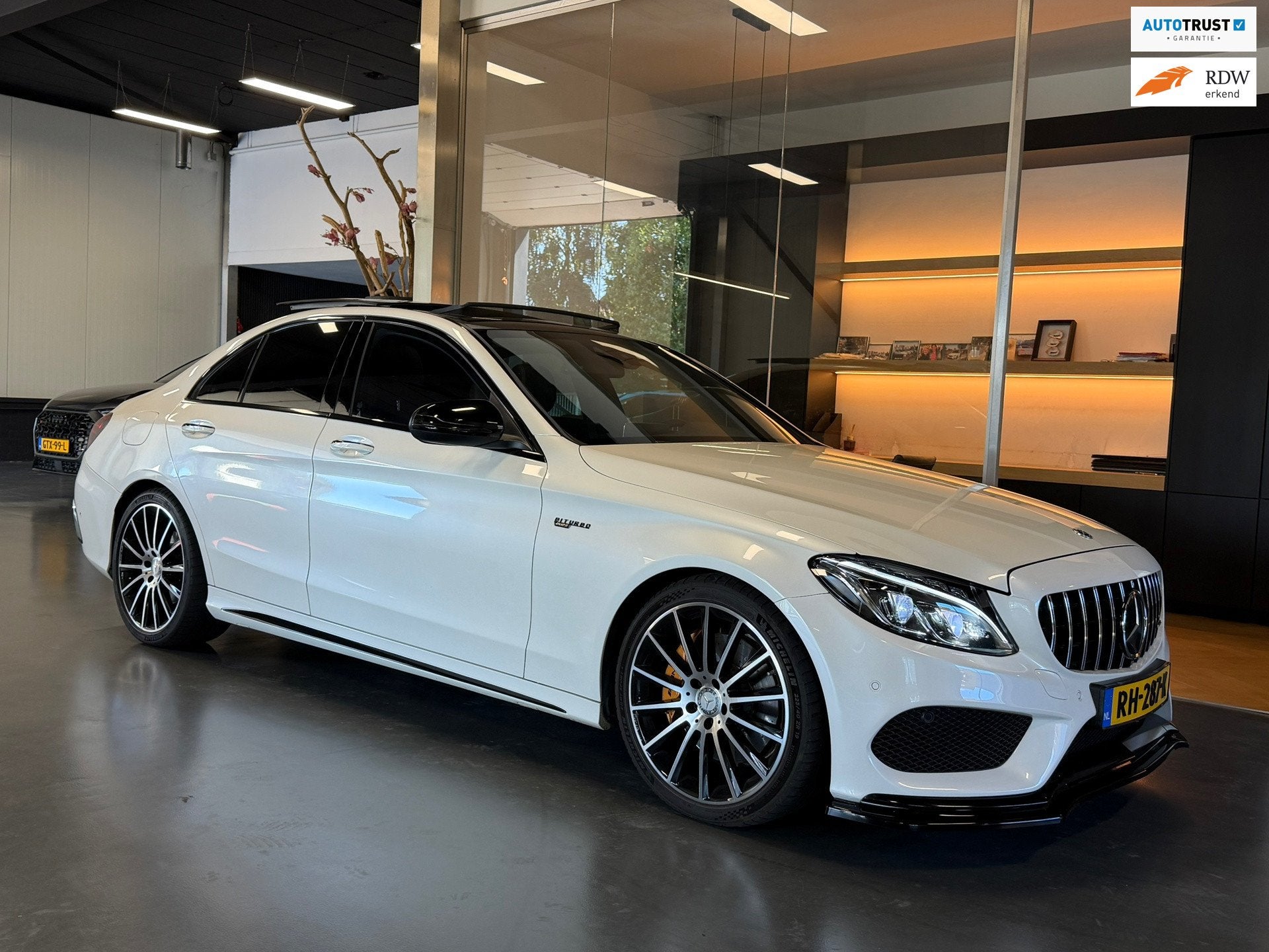 Mercedes-Benz C-klasse 400 4MATIC Amg night Pano Memory Burm, Dealer onderhouden, Bedrijf, Vierwielaandrijving, Sedan