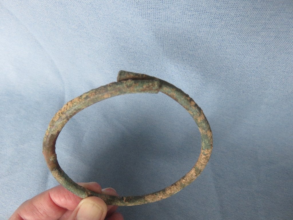 Armband uit de bronstijd , ca. 3000 jaar oud bodemvondst, Ophalen of Verzenden, Brons, Armband