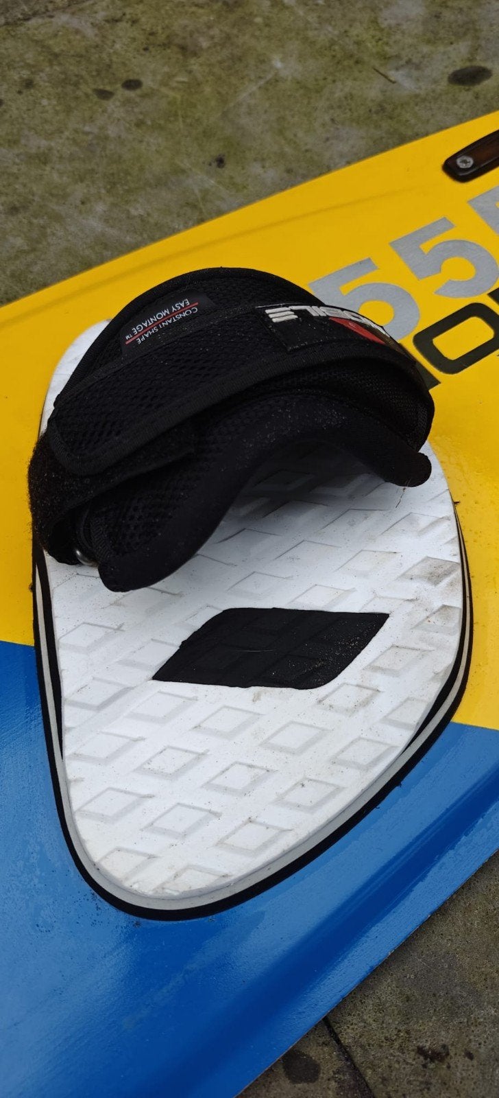 Nobile 555 Kiteboard - Twintip met bindingen, Watersport en Boten, Twintip, Ophalen, Gebruikt, Kiteboard