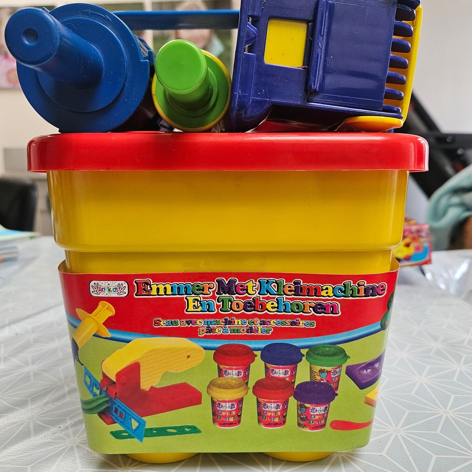 Emmer met kleimachine en toebehoren, Ophalen, Zo goed als nieuw, Knutselen
