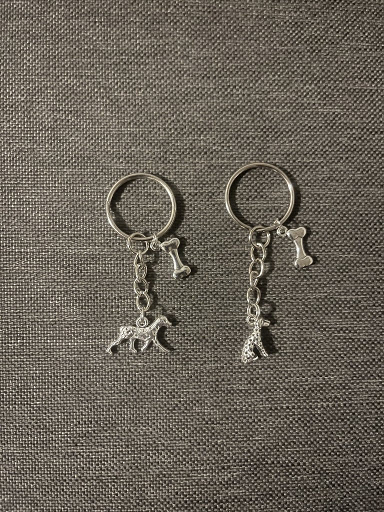 Sleutelhangers hond, pup, dalmatiër met bot, 2 hangers, Ophalen of Verzenden, Nieuw, Dier of Natuur