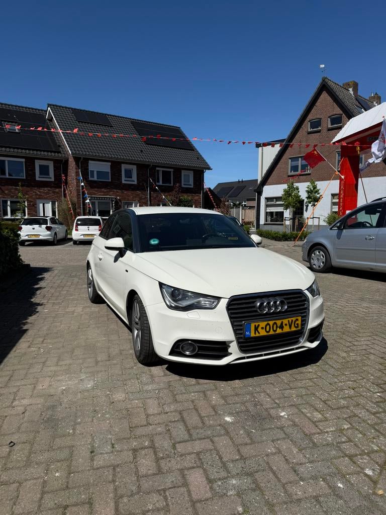 Audi A1 1.2 Tfsi 63KW 2010 Wit, Auto's, Voorwielaandrijving, 4 cilinders, 4 stoelen, Wit
