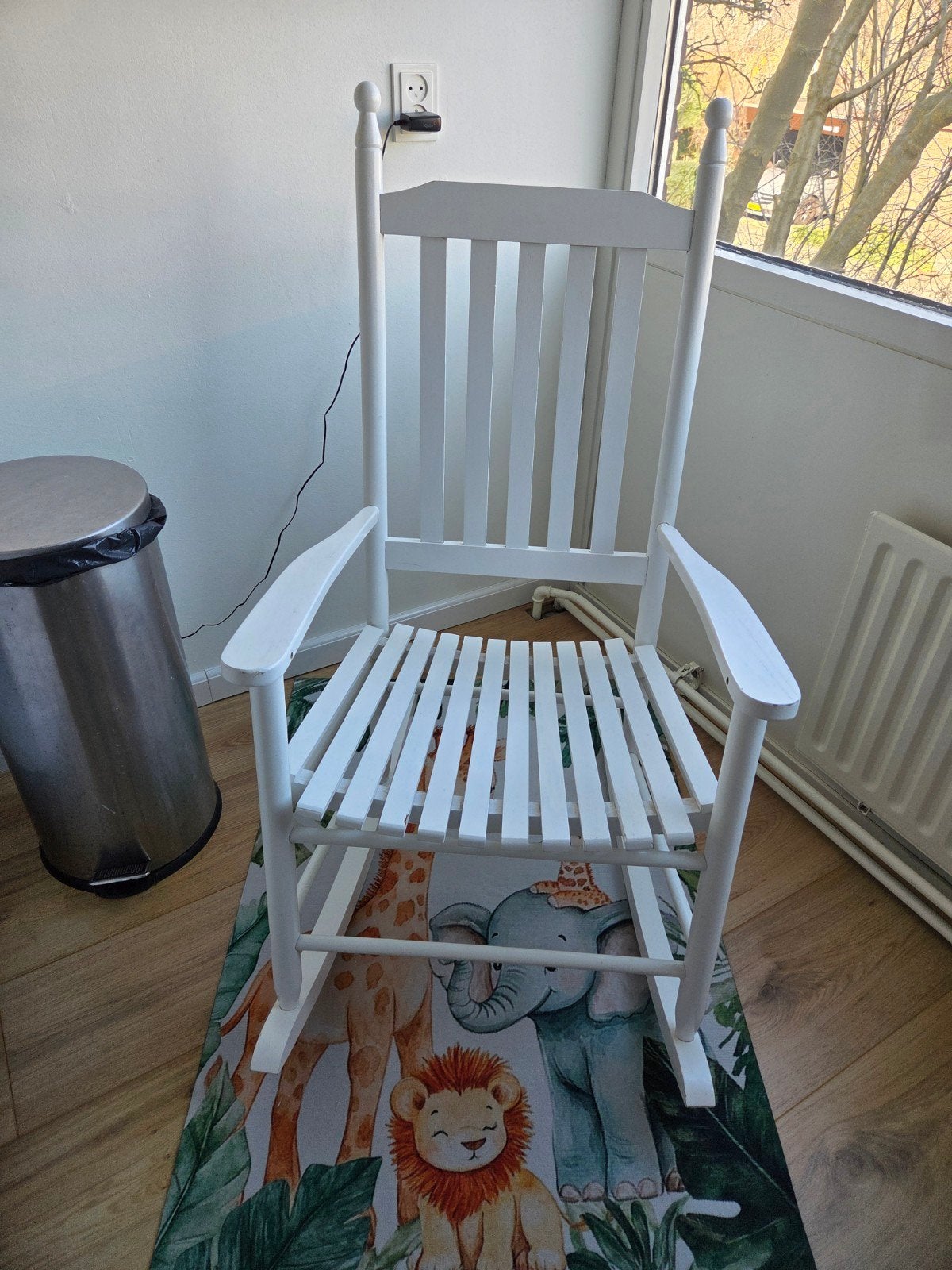 Witte schommelstoel voor kinderkamer of woonkamer, Huis en Inrichting, Ophalen, Gebruikt, Wit, Klassiek, Tijdloos