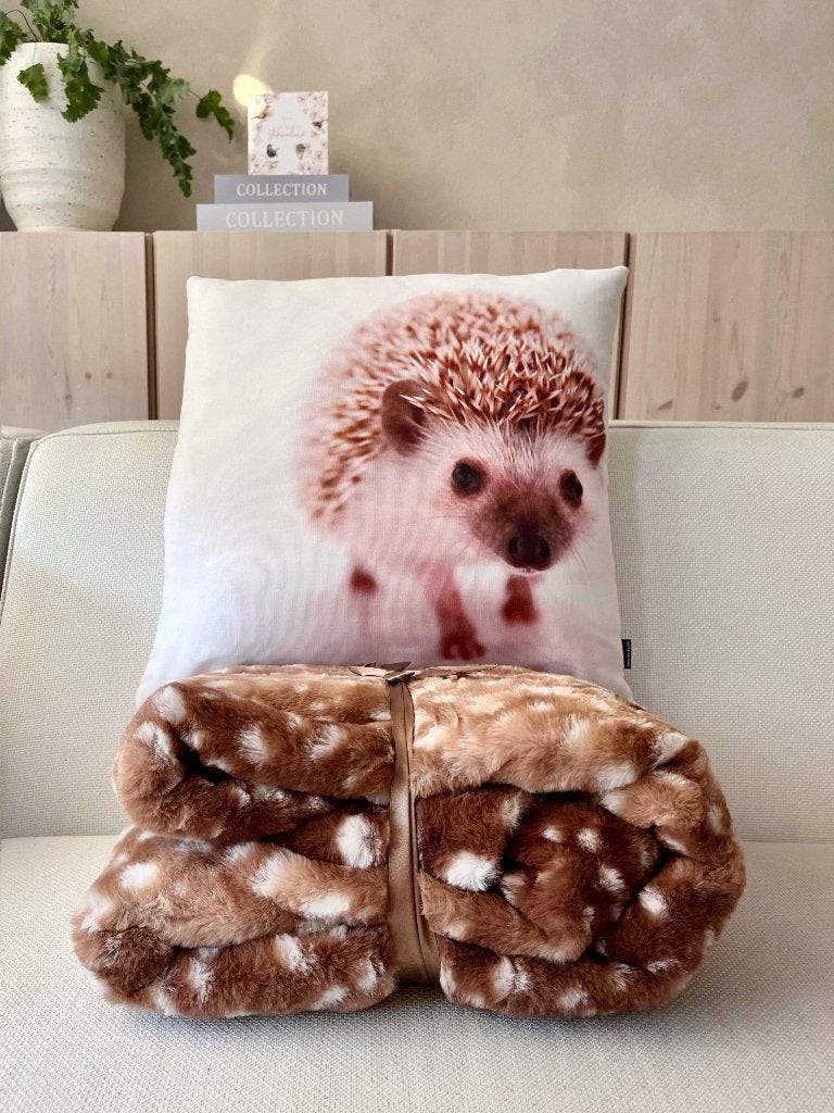 Set kussen egel + faux fur plaid Action donker Bambi deken, Ophalen of Verzenden, Nieuw