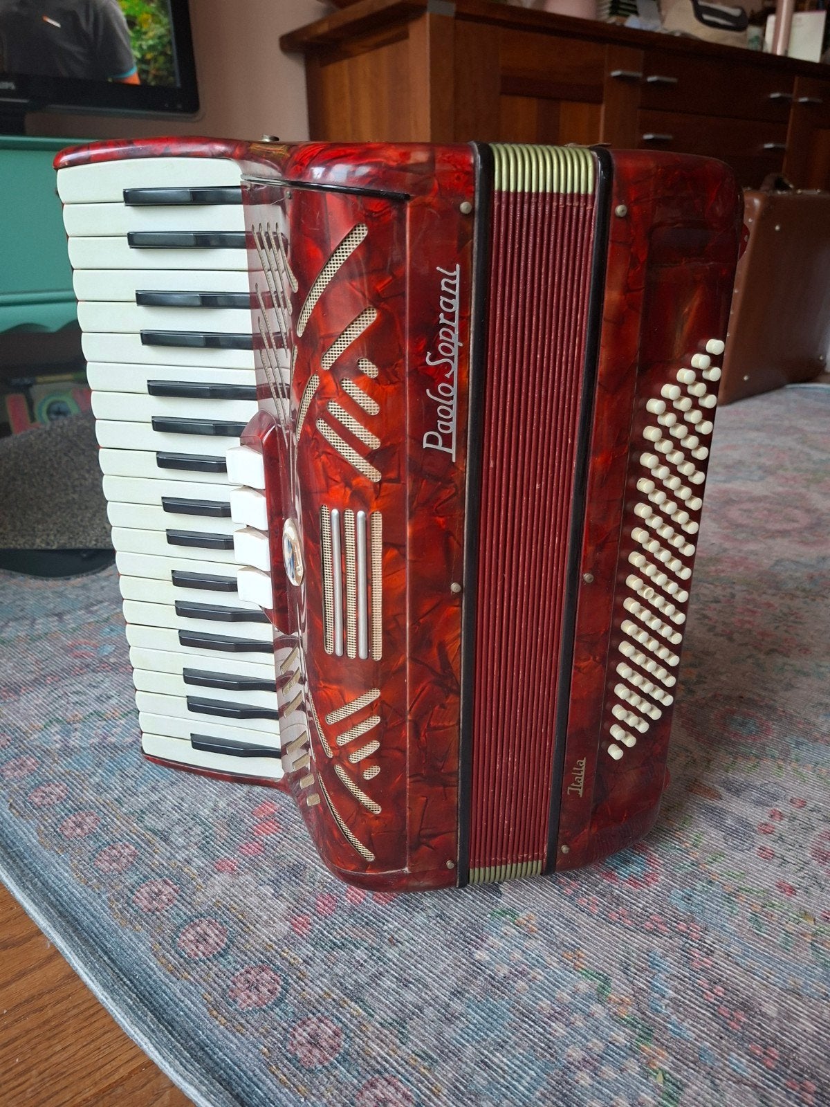 Paolo Soprani accordeon Italia rood, Gebruikt, 80-bas, Met koffer, Toetsaccordeon