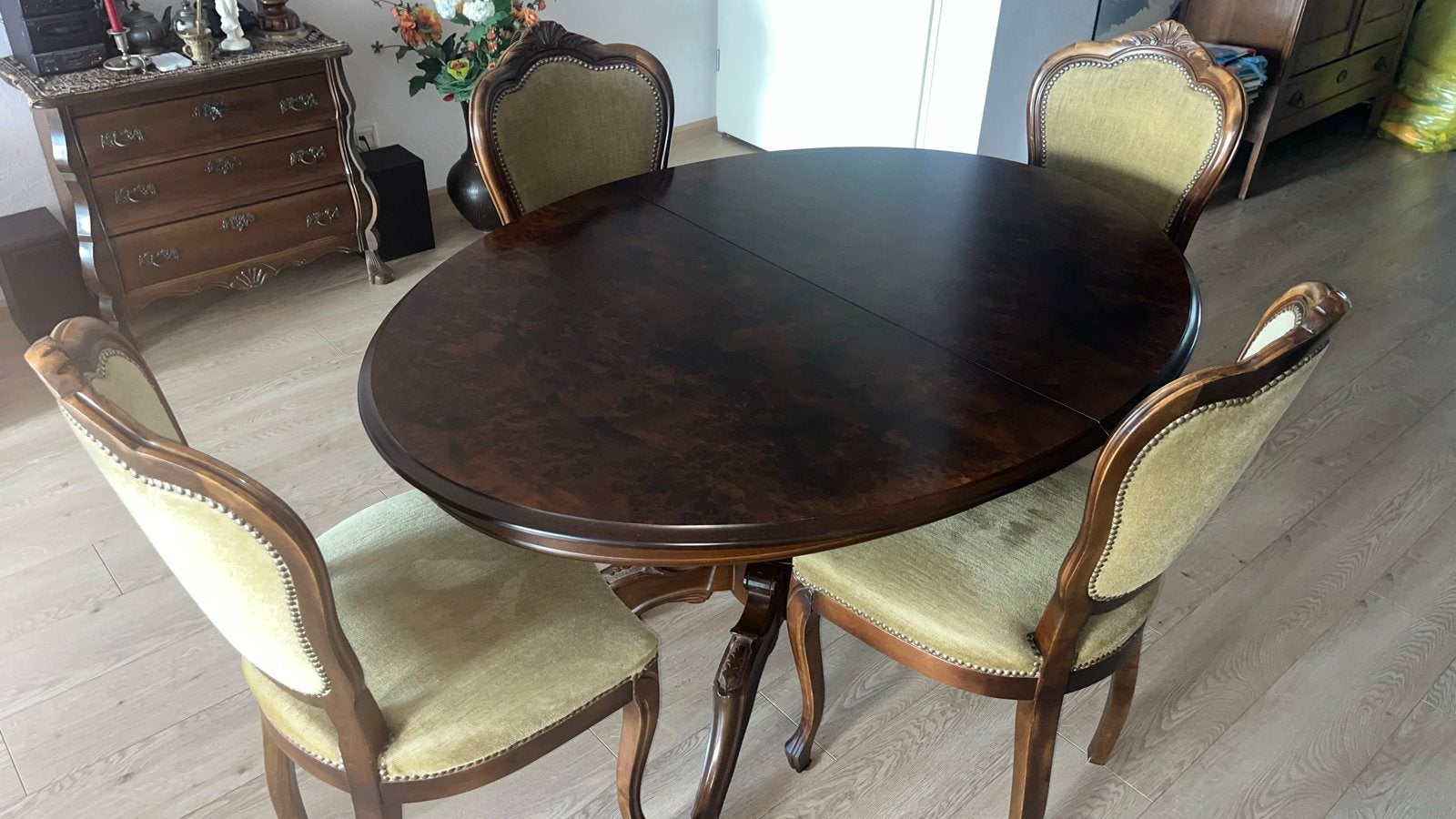 Antieke eettafel met 4 stoelen, Ophalen