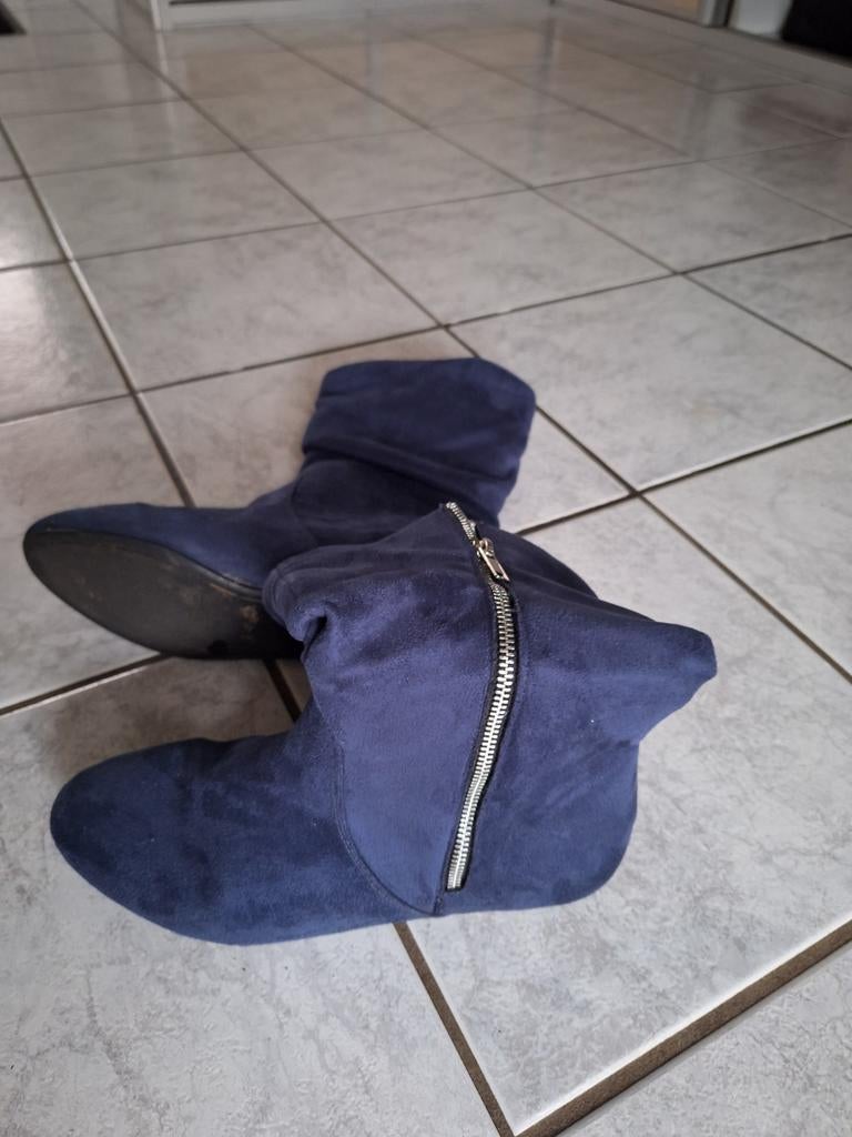 Kobalt Blauwe Suède Laarsjes, Kleding | Dames, Schoenen, Ophalen of Verzenden, Gedragen, Blauw, Lage of Enkellaarzen