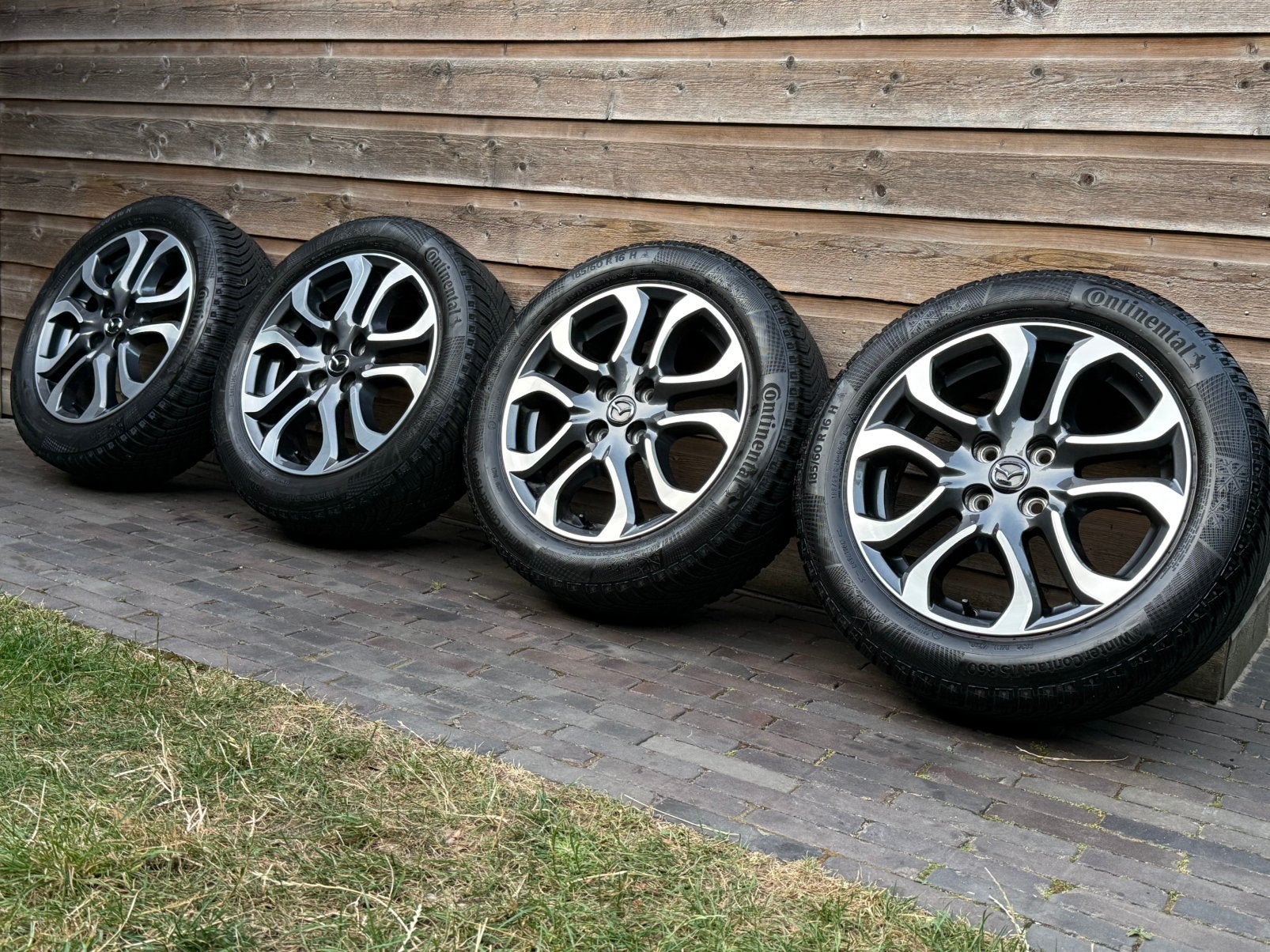 Orig Mazda 2 Diamond Cut 16 inch velgen + winterbanden, Gebruikt, 16 inch, Banden en Velgen, Personenwagen