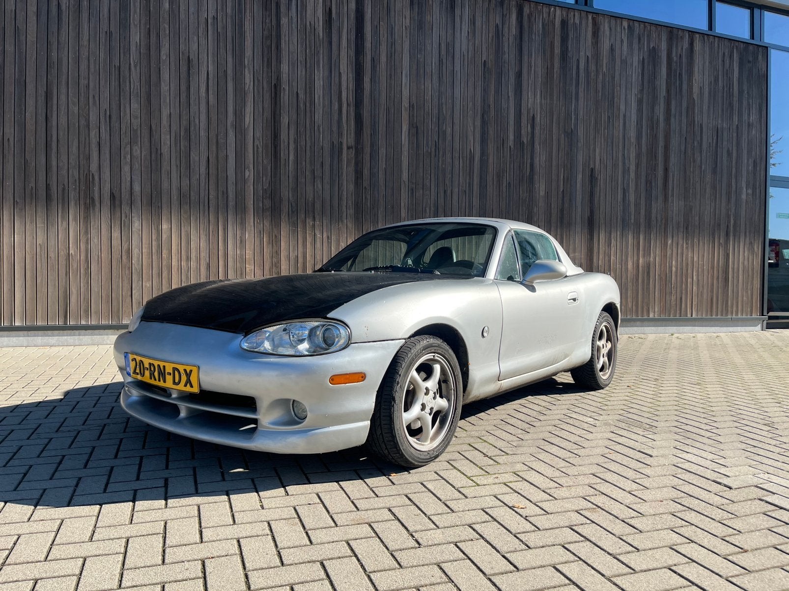 Mazda MX-5 1.6 I 2005 Grijs/ nieuwe APK !, 13 km/l, Achterwielaandrijving, 40 €/maand, 4 cilinders