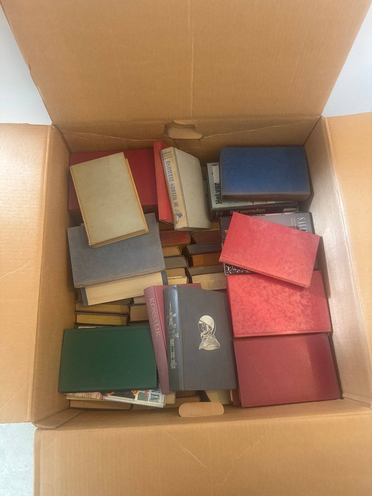 Grote dozen met diverse boeken - leesplezier gegarandeerd!, Boeken, Ophalen, Gelezen, Nederland