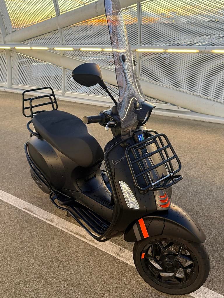 Vespa Sprint mat zwart, Fietsen en Brommers, Scooters | Vespa, Ophalen, Overige modellen, Maximaal 45 km/u, Zo goed als nieuw