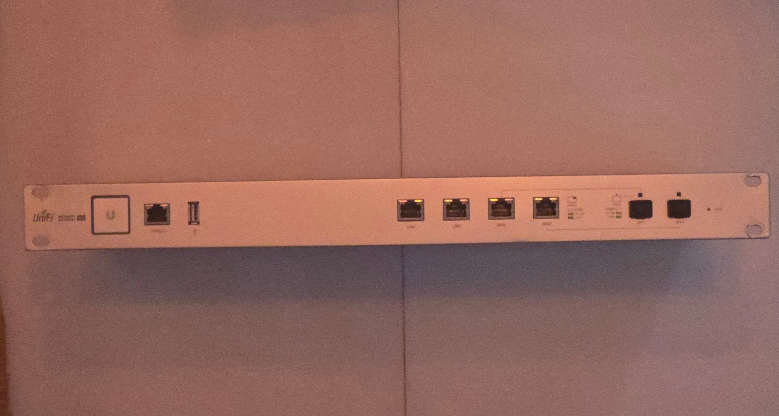 Ubiquiti UniFi Security Gateway Pro 4 (USG-PRO-4), Ophalen of Verzenden, Zo goed als nieuw