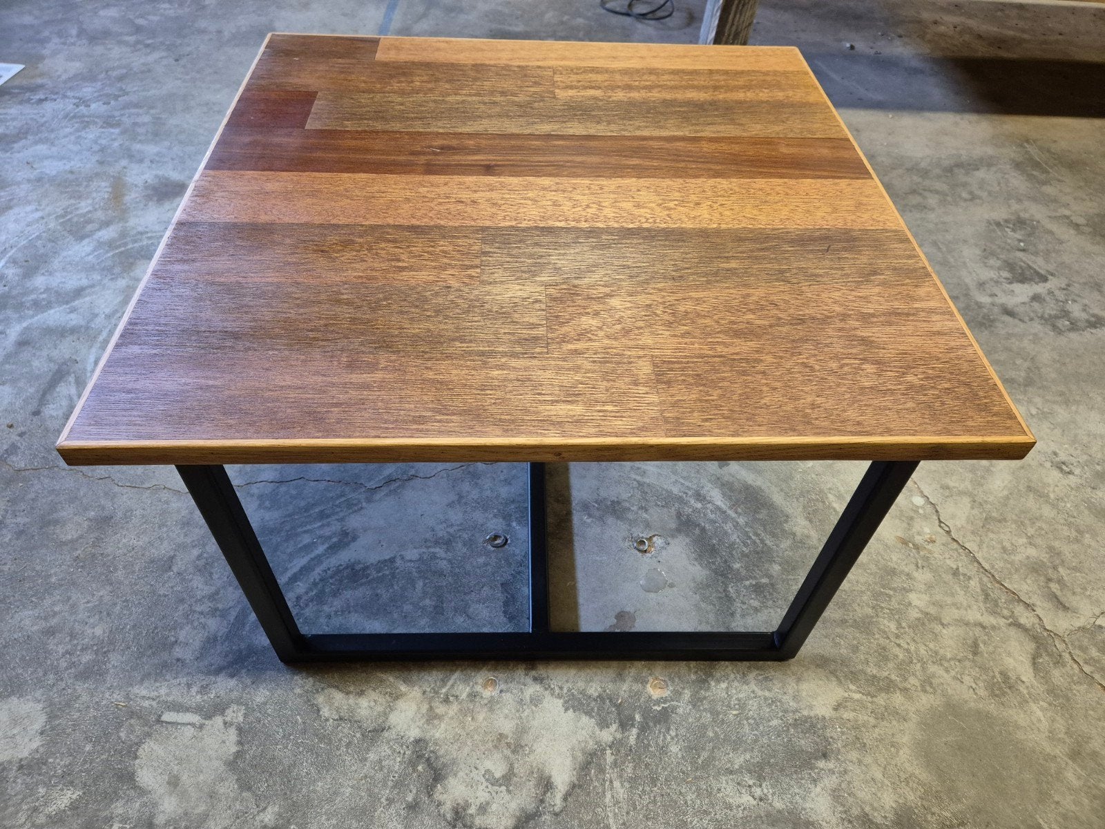 Salontafel hardhout, stalen onderstel, Huis en Inrichting, Tafels | Salontafels, Ophalen, 100 tot 150 cm, 50 tot 100 cm, Zo goed als nieuw