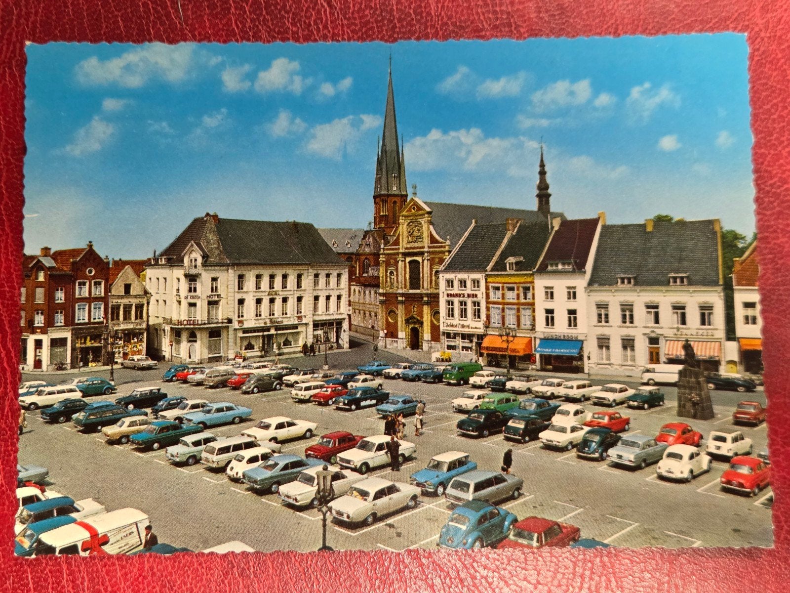 Sittard Markt met veel oude auto's oa Citroen Ami, Verzenden, 1960 tot 1980, Limburg