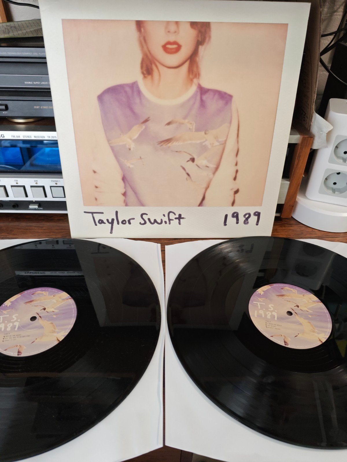 Taylor Swift - 1989 Dubbel-LP (Pop, Zo goed als nieuw), Inclusief boekje, Ophalen of Verzenden, Zo goed als nieuw, 12 inch