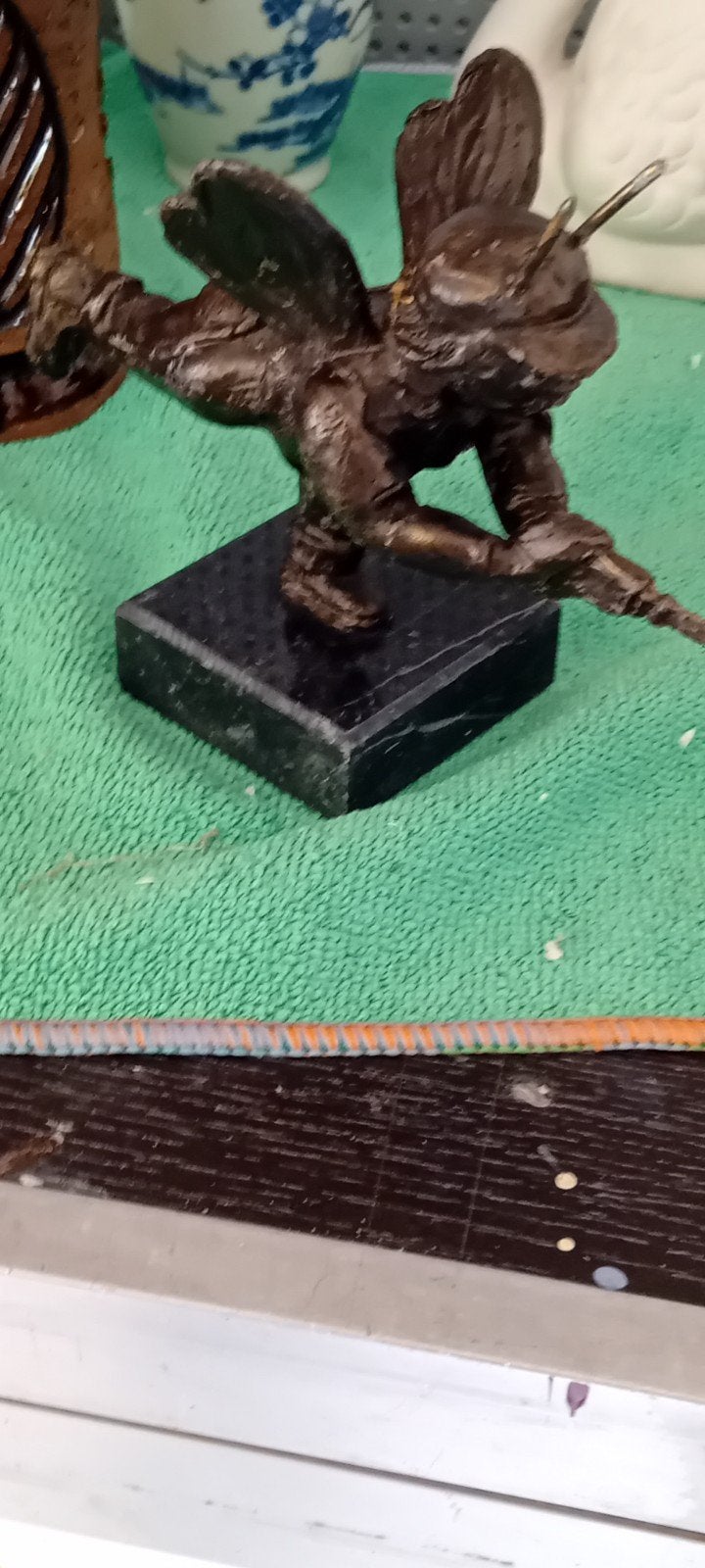 Bronzen beeldje van The Seabees. ww2 Fighting Bee, Ophalen of Verzenden, Marine, Amerika, Kunstobject