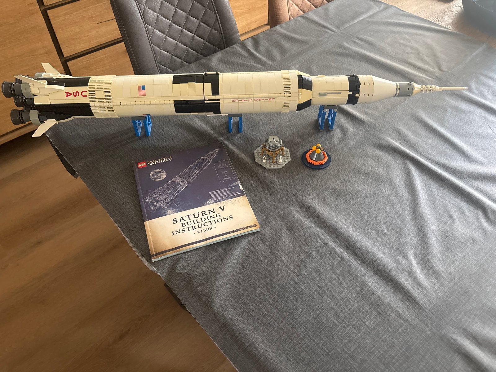 LEGO Ideas NASA Apollo Saturn V (21309) - Zo goed als nieuw, Overige thema's, Lego, Ophalen of Verzenden, Zo goed als nieuw