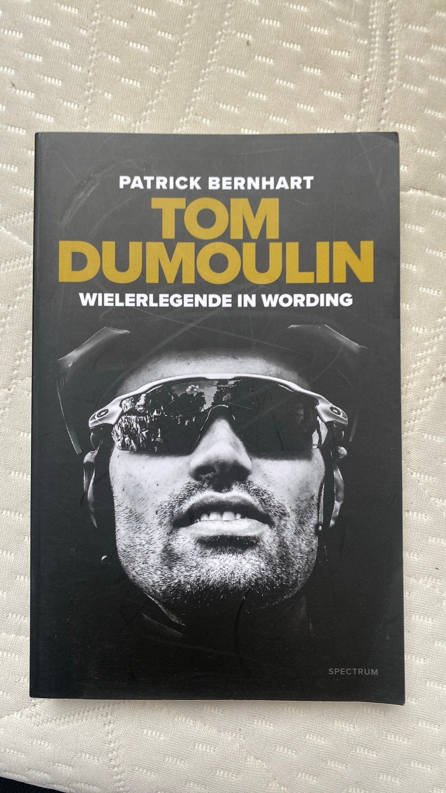 Tom Dumoulin: Wielerlegende in wording - Patrick Bernhart, Ophalen of Verzenden, Zo goed als nieuw, Lopen en Fietsen