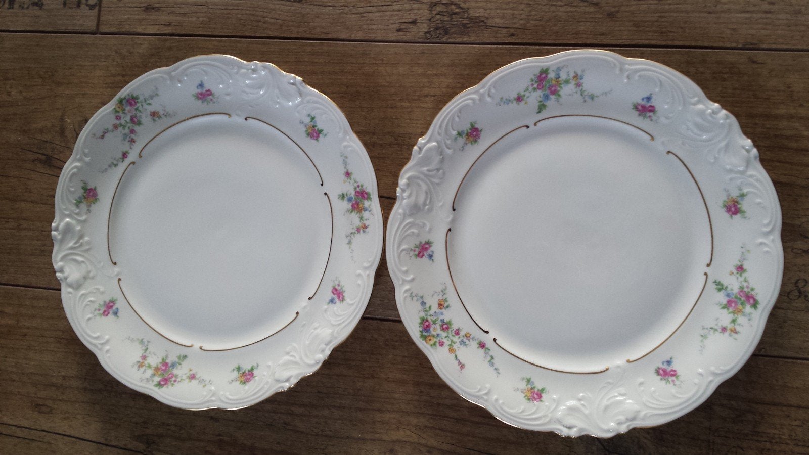 2 diner borden porselein kpn made in poland met bloemen, Antiek en Kunst, Ophalen of Verzenden