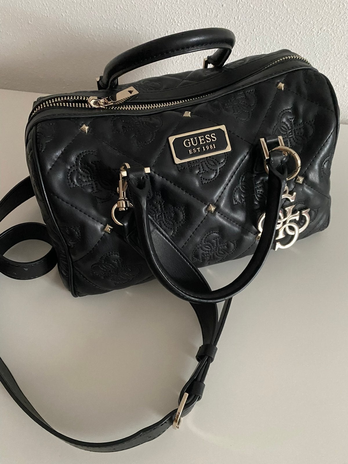 Guess zwarte tas als nieuw, Ophalen of Verzenden, Zo goed als nieuw, Zwart, Handtas