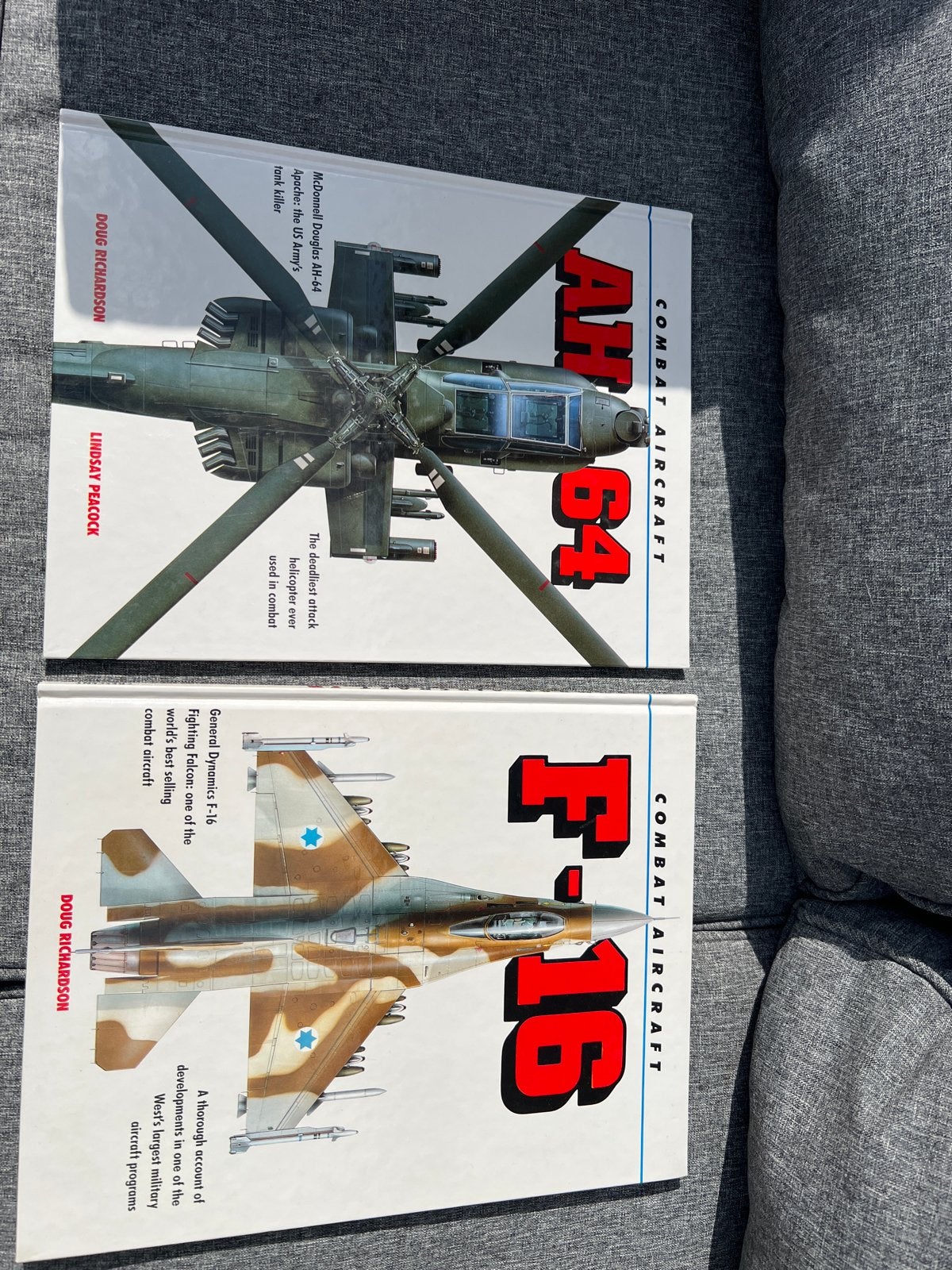 Combat Aircraft Boeken: AH-64 Apache & F-16 Fighting Falcon, Ophalen of Verzenden, 1945 tot heden, Zo goed als nieuw, Luchtmacht
