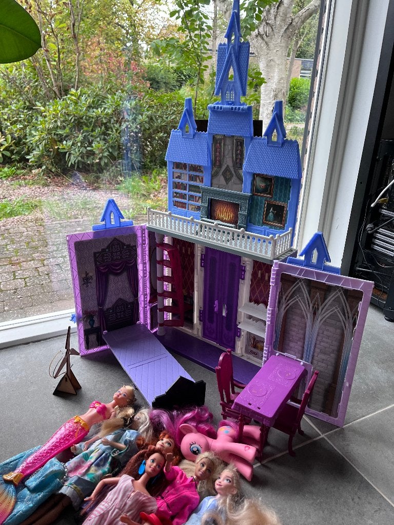barbie poppen met kasteel, Ophalen of Verzenden, Zo goed als nieuw, Barbie