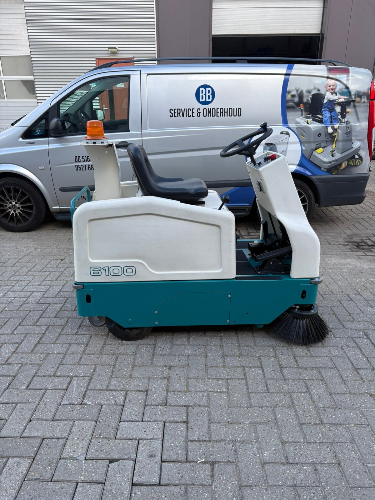 Veegmachine Tennant 6100, Ophalen of Verzenden, Zo goed als nieuw