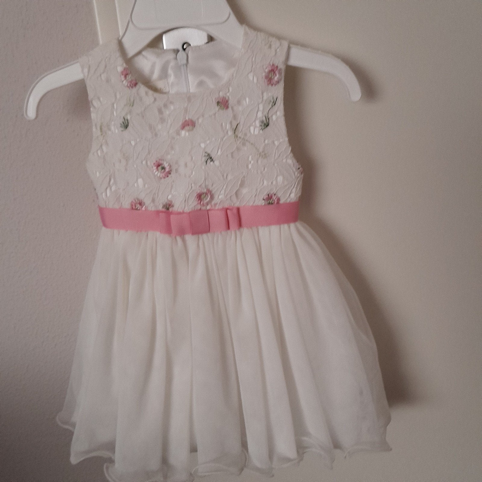 Nieuw schattig jurkje met roze strik en bloemen Maat 74, Ophalen of Verzenden, Nieuw, Onbekend, Meisje