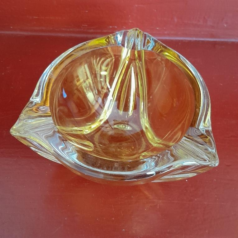 Glazen asbak (gelig glas), Ophalen of Verzenden, Gebruikt, Asbak