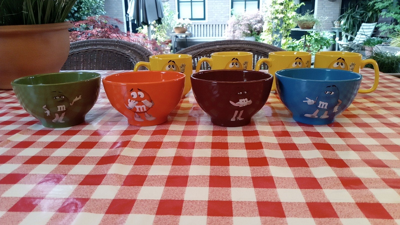M&M kommen 4x M&M mokken 4x, Huis en Inrichting, Keuken | Servies, Ophalen of Verzenden, Kom(men), Overige stijlen, Glas