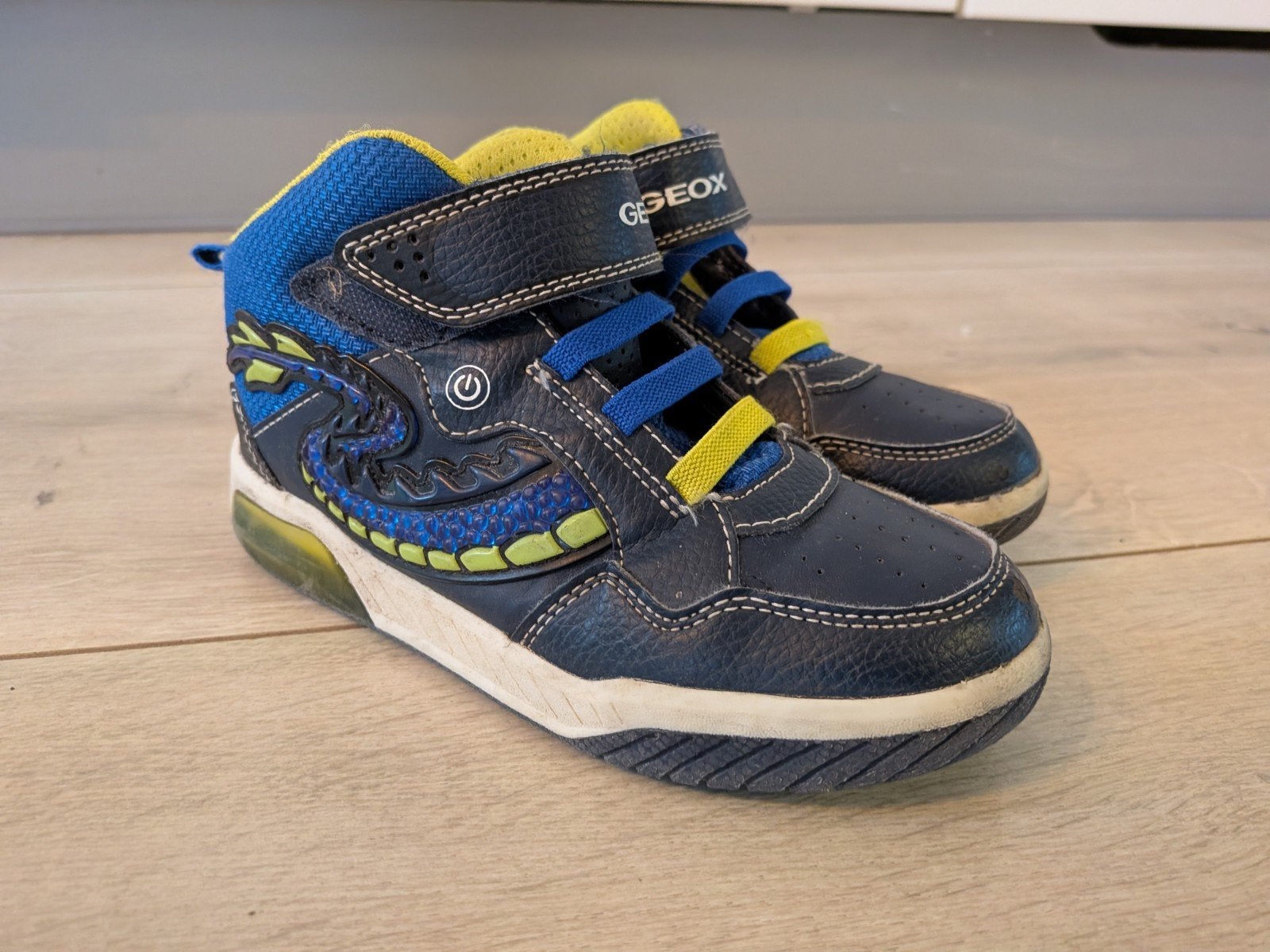 Geox jongensschoenen met lichtjes - Maat 31, Gebruikt, Schoenen, Ophalen of Verzenden, Jongen