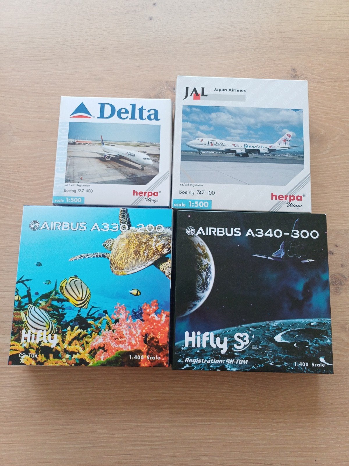 Schaalmodellen 1:400 en 1:500 Delta en HiFly, Overige merken, 1:200 of kleiner, Ophalen of Verzenden, Zo goed als nieuw