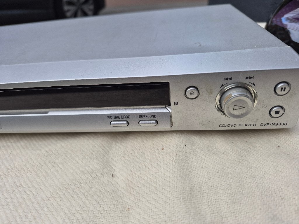Foto 4 van Sony DVP-NS330 CD/Dvd-speler zilverkleurig.