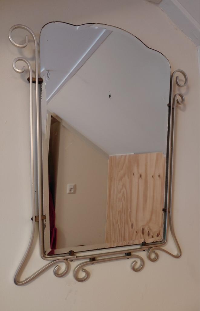 Jaren 50 spiegel met geslepen glasrand in vintage staat, Ophalen of Verzenden, Rechthoekig, Minder dan 50 cm