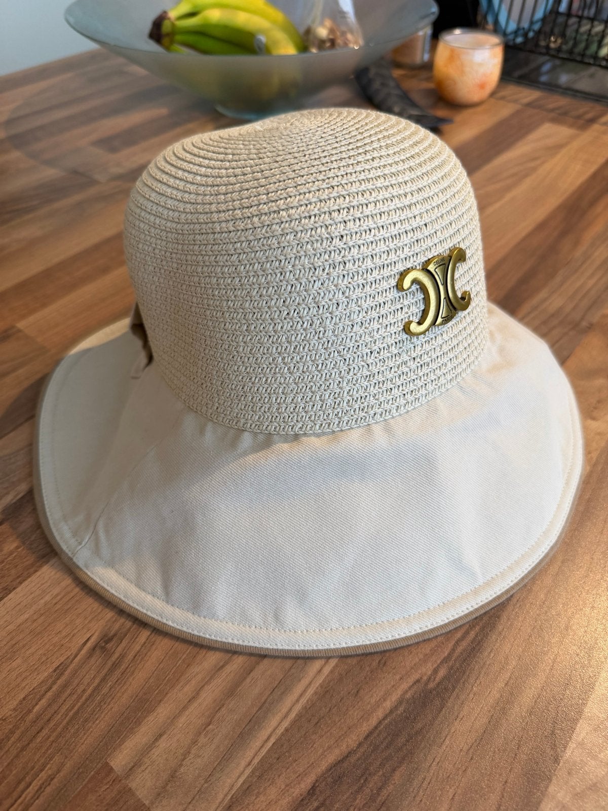 Celine Hoed - Stijlvolle Zomerhoed met Goudkleurig Logo, Ophalen of Verzenden, Nieuw, One size fits all, Hoed
