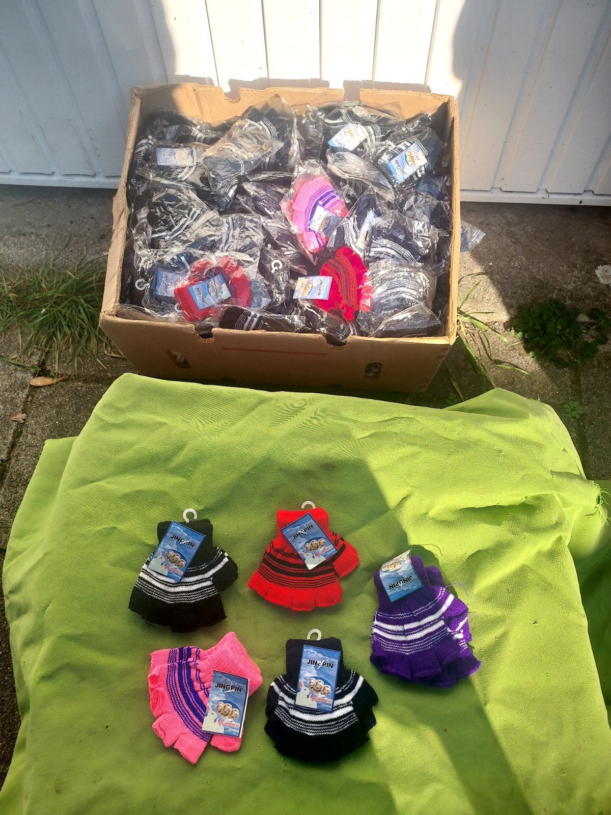 Partij van 140 stuks handschoenen, Diversen, Ophalen of Verzenden, Nieuw