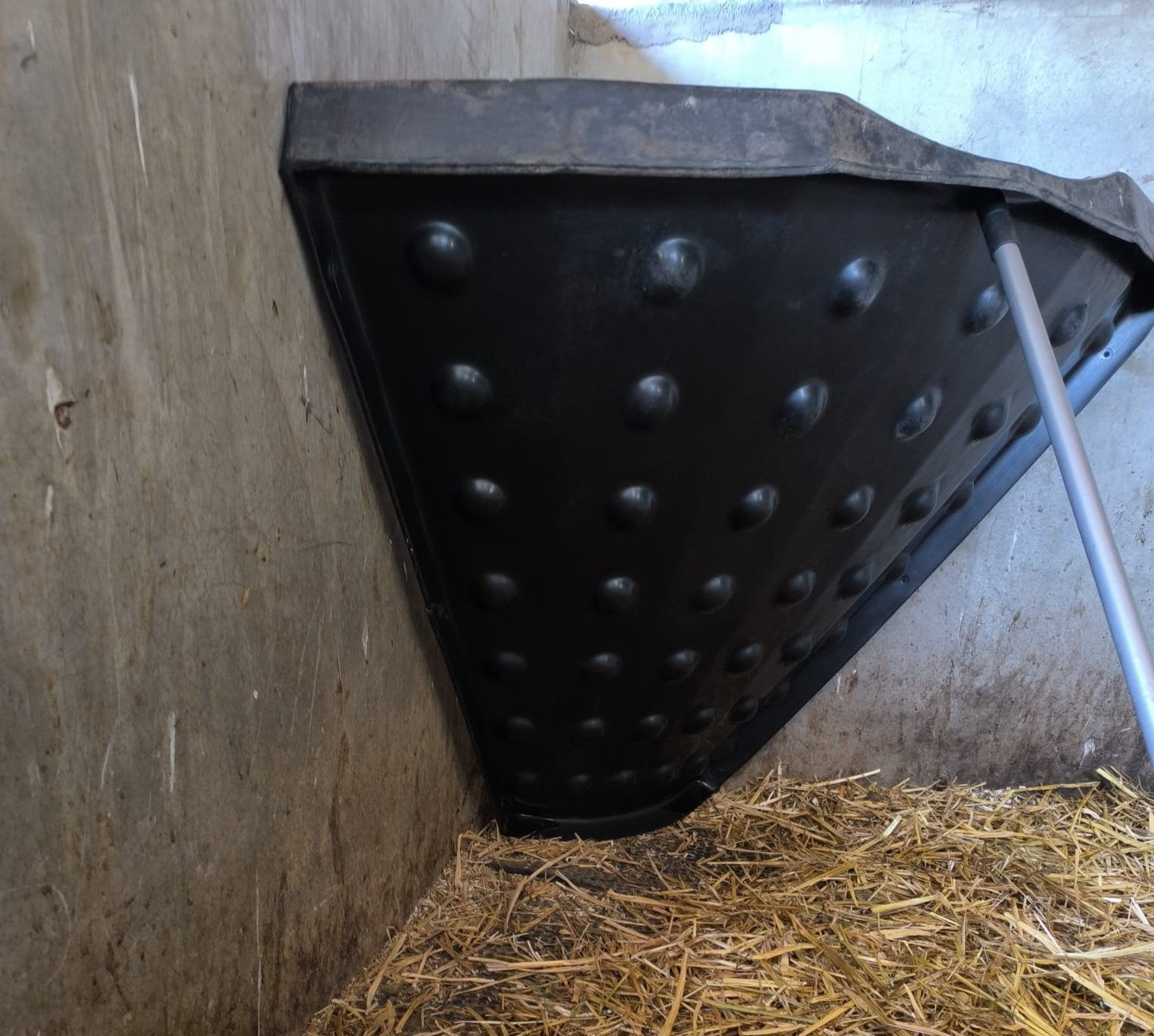 Te Koop; Kunststof hoek hooi ruif., Dieren en Toebehoren, Paarden en Pony's | Overige Paardenspullen, Ophalen