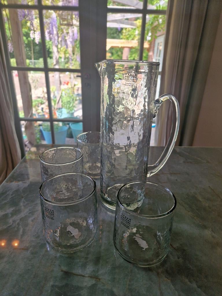 NIEUWE karaf set, kan plus 4 glazen van Urban Nature Culture, Huis en Inrichting, Glas of Glazen, Nieuw, Ophalen of Verzenden