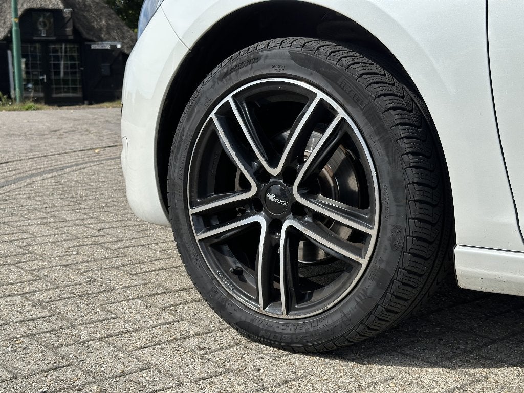 Foto 8 van Peugeot 308 1.2 Allure | Riem Vervangen! | CarPlay | PDC|ECC