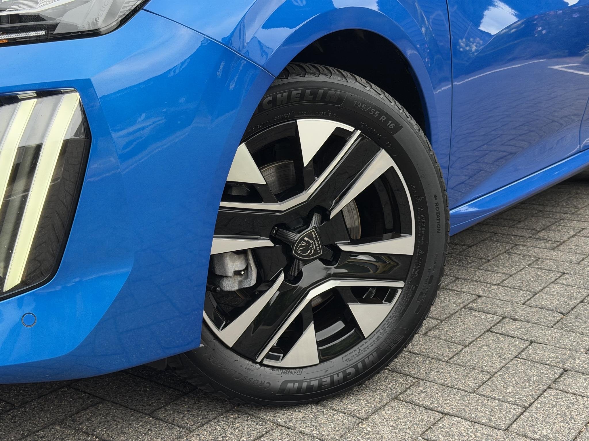 Peugeot 208 Allure 1.2 Hybrid 100PK e-DCS6 Automaat Navigati, 12 maanden, 1195 kg, Gebruikt, Euro 6