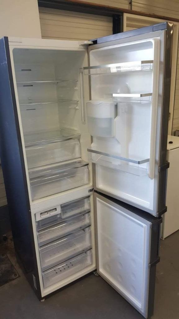 Foto 4 van bank met koelkast fornuis wasmachine