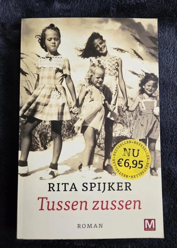 Rita Spijker - Tussen zussen, Ophalen of Verzenden, Gelezen, Rita Spijker